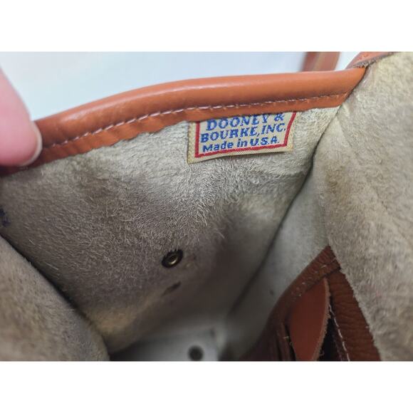 Vtg 90s Dooney Bourke Cream Brown All Weather Leather Crossbody Purse Turnlock - Picture 10 of 16